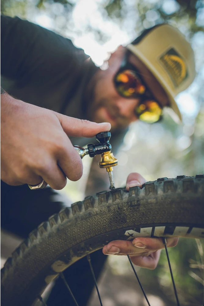 Lezyne Tubeless CO2 Blaster Inkl. Zwei CO2 Kartuschen – Bild 5