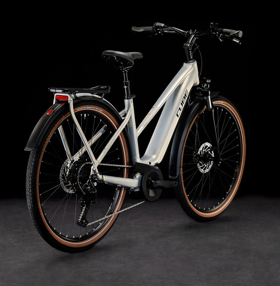 Cube Touring Hybrid Pro 625 Lady Pearlysilver´n´black – Bild 2